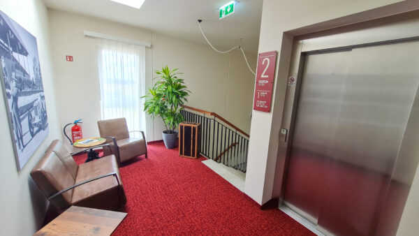 Ausgang Lift 2. OG im Zündwerk Motel Gebäude