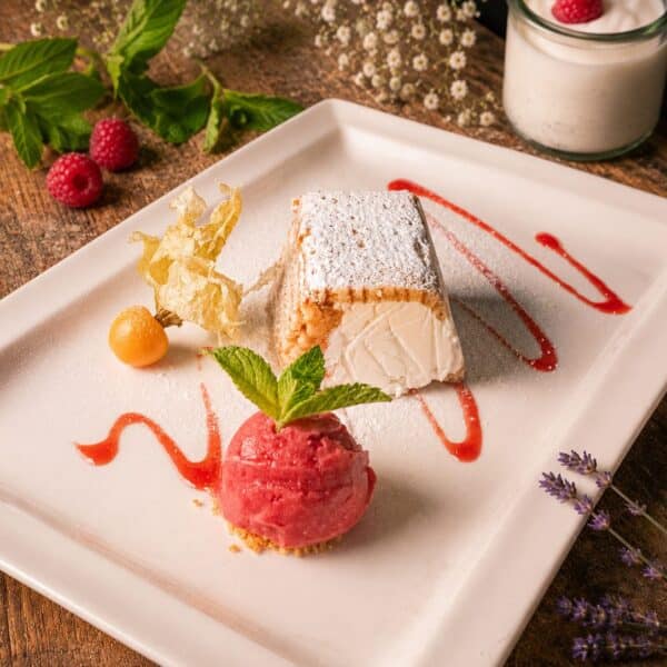 Monatsspecial im Steakhaus: Joghurtterrine im Baumkuchenmantel